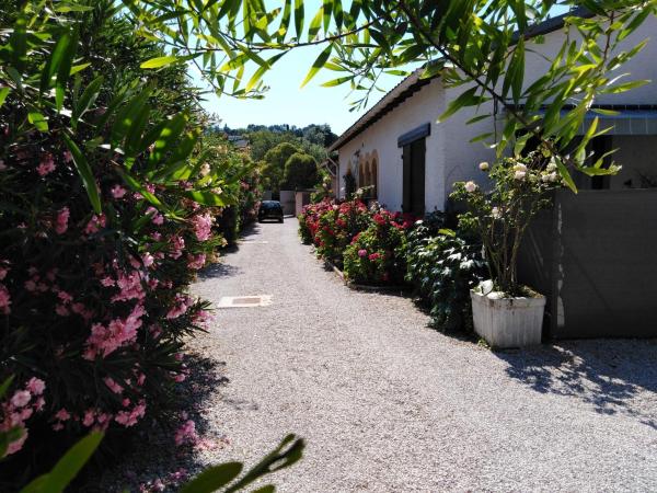 Gîte Bastide la Palmeraie - au calme, dans propriété, parking assuré, Забронировать  Отели Приморских Альпы с парковкой, Парковка