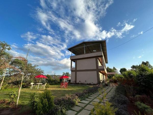 Divine Resort- Bhilar, Забронировать  Отели штата Махараштры с парковкой, Парковка
