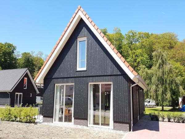 Modern Villa with Garden