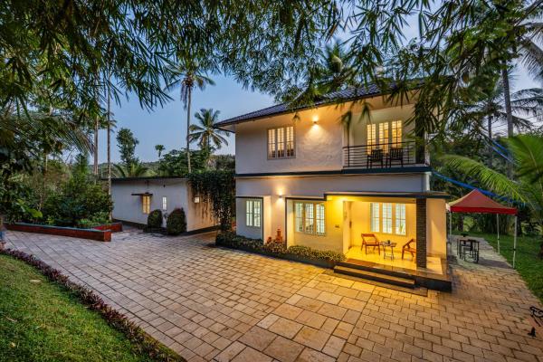 Exuberance Villa, Забронировать  Отели Wayanad Region с парковкой, Парковка