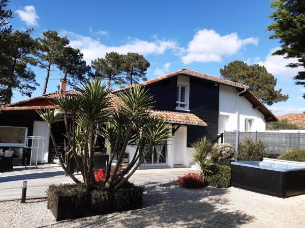 Villa Ocean\s four, Забронировать  Отели Мессанж с парковкой, Парковка