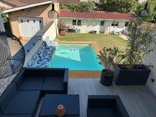 Villa lyon 8e, 8 personnes Piscine jardin, parking privé, terrain de pétanque, Забронировать  Monplaisir Рона-Альпы