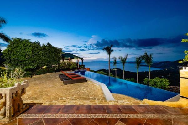 Casa Amarilla 4br Bay-view Villa - 8 Guests, Забронировать  Отели Плайя-Эрмоса с бассейном, Бассейн
