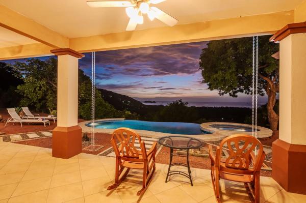 Casa Lasky 4br Villa W Pool & View, Забронировать  Отели Плайя-Эрмоса с бассейном, Бассейн