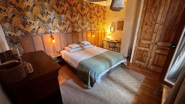 UNE FERME EN VILLE Chambres d\hôtes et Table d\hôtes, Забронировать  Брон Rhône