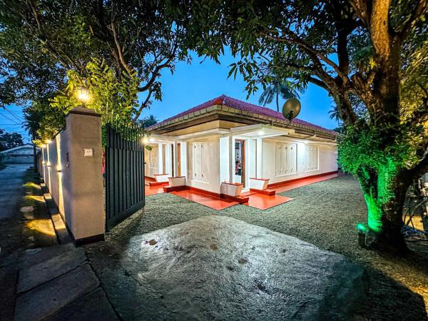 Villa Beach Heaven, Забронировать  Отели Округа Галле с парковкой, Парковка