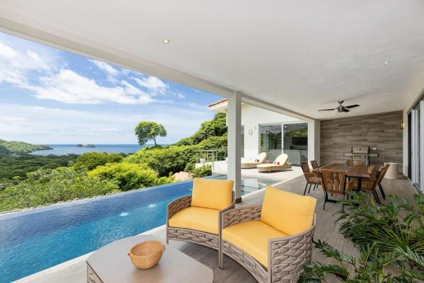 Casa Plumnelly Ocean-view Hillside Villa, Забронировать  Отели Плайя-Эрмоса с бассейном, Бассейн