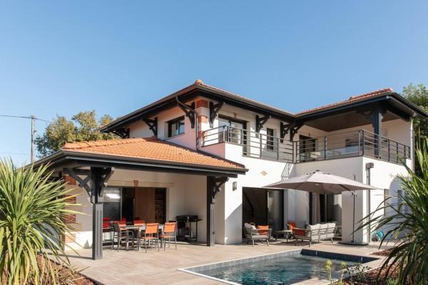 Villa Fabienne in city center with heated pool, Забронировать  Андернос-ле-Бен Бассен-д'Аркашон