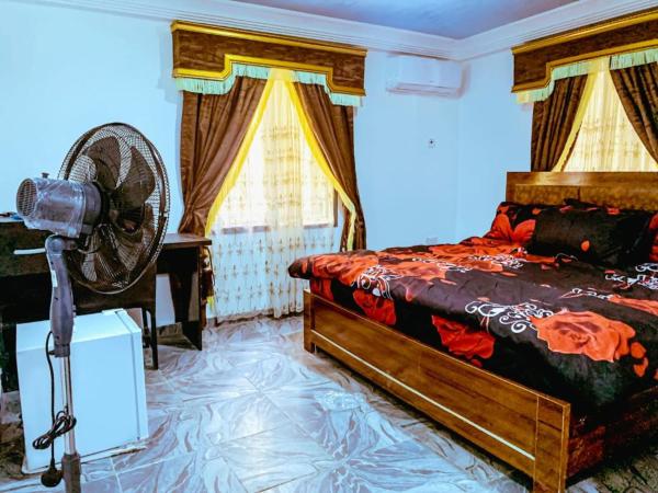 Lugbe Guest House by Select on Airport Rd, 1Bedroom,1King-Bed, Private Bathroom, Забронировать  Jidu Федеральная столичная территория