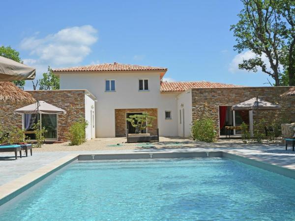 Villa in Montauroux with Pool and Forest Views, Забронировать  Монтору Холмы Файанс