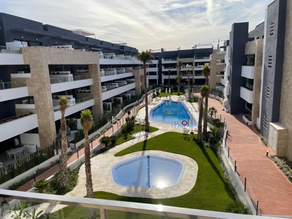 Flamenca Village apartment - close to the beach and La Zenia Boulevard, Забронировать  Отели Ориуэла с парковкой, Парковка