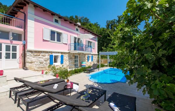 NINA ROSE boutique villa, Забронировать  Отели Opatija Riviera с парковкой, Парковка