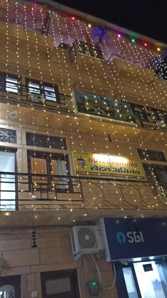 Hotel Abhinav Bishnoi Jaisalmer, Забронировать  Отели штата Раджастхана с парковкой, Парковка