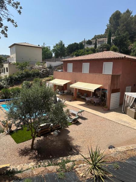 Villa 3ch piscine vue dégagée, Забронировать  Отели Hautes-Alpes с парковкой, Парковка