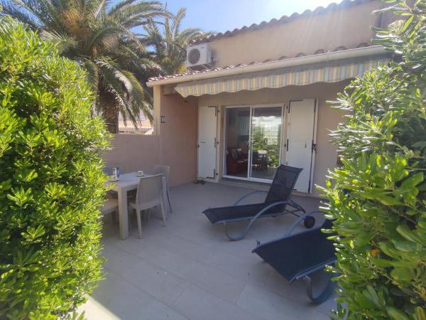 Villa 21, Cap Sauvage au village naturiste, Забронировать  Кап-д'Агд Hérault