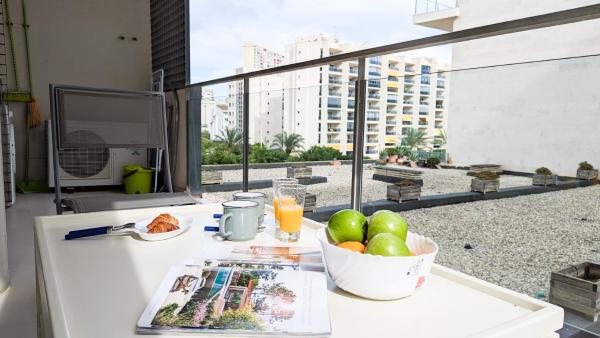 CALA ALTA beach apartments, Забронировать  Отели Бенидорм с парковкой, Парковка