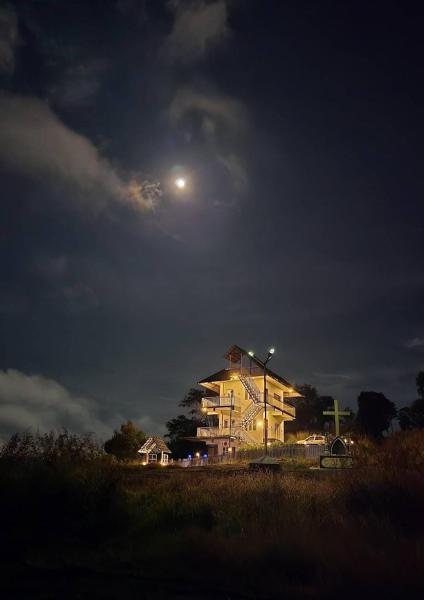 Anemoi Chimes Resort Calvarymount, Забронировать  Отели штата Кералы с парковкой, Парковка