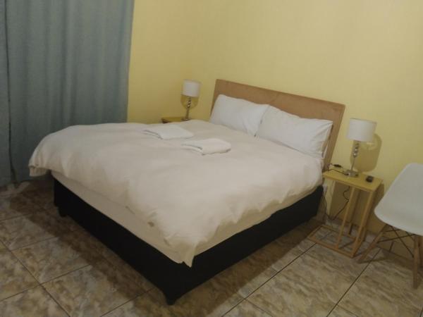 Jacmo Guest house, Забронировать  Отели Кейптауна с парковкой, Парковка