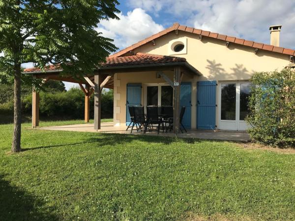 Villa in Les Forges with Golf & Pool Access, Забронировать  Ле-Форж Deux-Sèvres