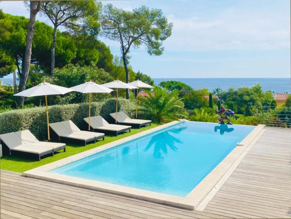 Villa Mediterranea, Забронировать  Отели Сен-Тропе залива с парковкой, Парковка