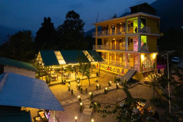Whoopers Hostel Manali, Забронировать  Отели Манали с парковкой, Парковка