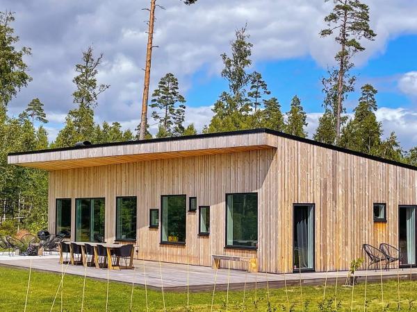 Spacious Lakeside Villa with Sauna, Забронировать  Хаксвик 
