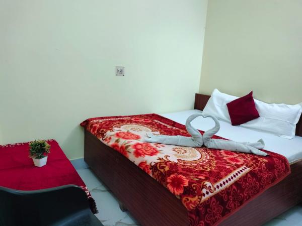 JPM GUEST HOUSE, Забронировать  Варанаси Варанаси
