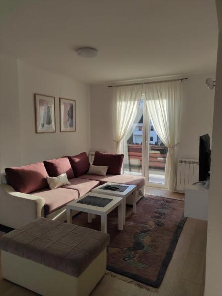 Apartman MiMa, Забронировать  Отели Пале с парковкой, Парковка