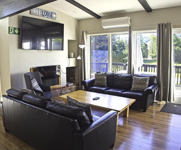 6BR Blue Mountain Chalet Hot Tub Updated Walk to Village Fun, Забронировать Шале Виллы Blue Mountain - Collingwood, Вилла