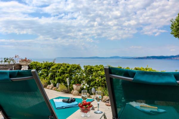 Provenzalische Villa Citronniers - Garten mit Meerblick und Pool by Riviera HomeLife, Забронировать  Сен-Рафаэль Mimosa Road