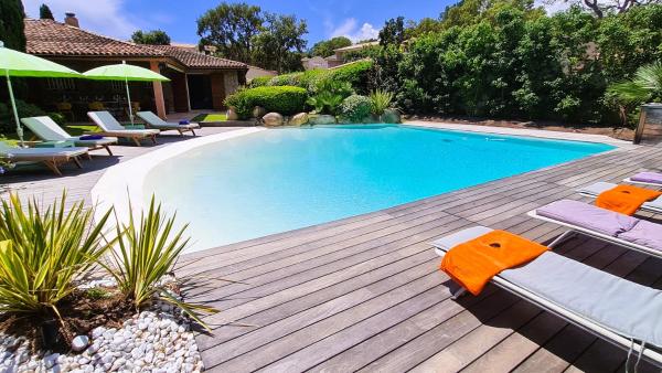 Villa Lucendiluna 10 personnes piscine 5 min plage en voiture, Забронировать  Отели South Corsica с парковкой, Парковка