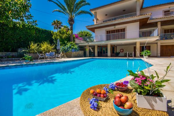 Ideal Property Mallorca - Angelo, Забронировать  Отели Кан-Пикафорт с бассейном, Бассейн