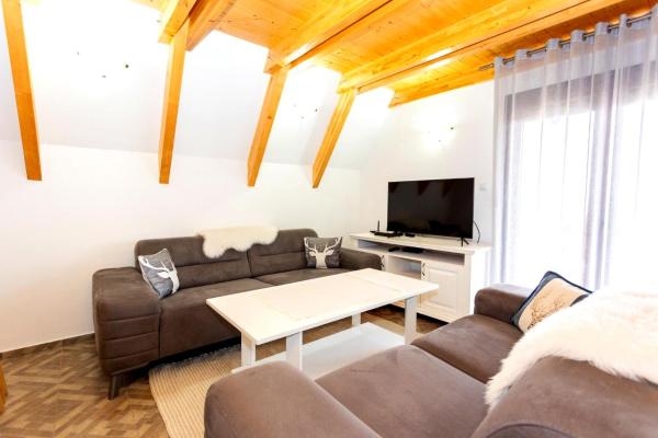 HILL VIEW Chalets, Забронировать Шале Виллы Zabljak County, Вилла