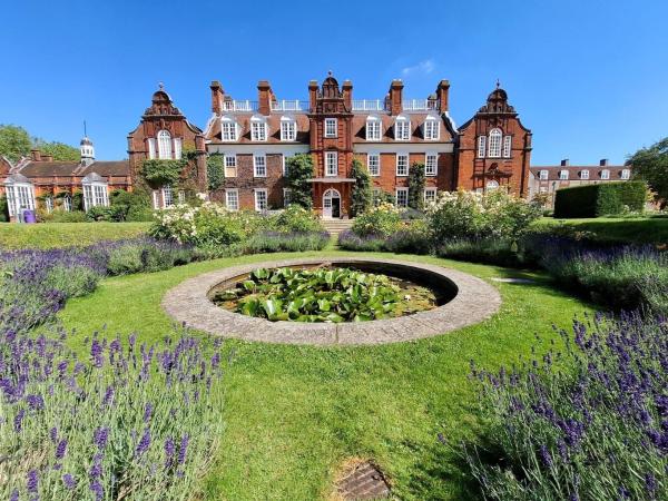 Newnham College - University of Cambridge, Забронировать  Кембридж 
