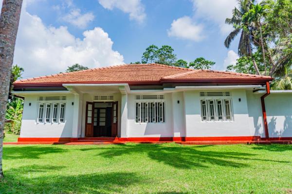 Red Araliya Villa Weligama, Забронировать  Отели Велигама с парковкой, Парковка