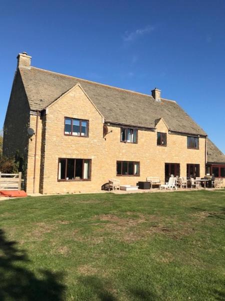Weston Grounds Farm, Забронировать Фермерский дом Отели Котсуолда с парковкой, Парковка