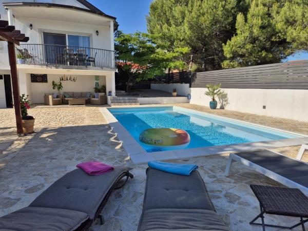 Villa R&B heated pool, Забронировать   