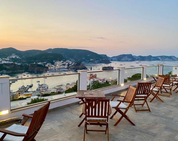 Domus Ɫ Ponza SeaView, Забронировать  Понца Pontine
