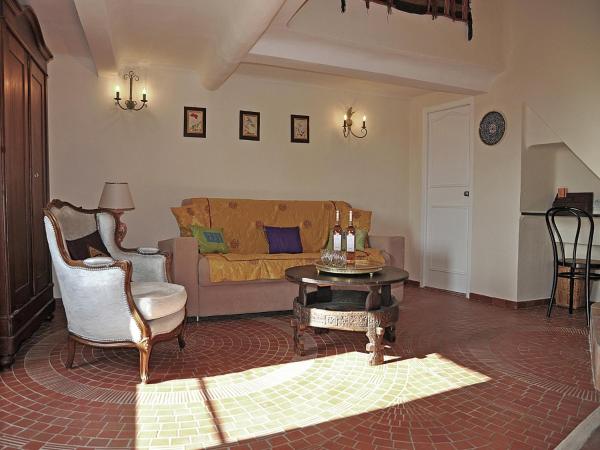 Village House in Fayence with Castle Views, Забронировать  Файанс Холмы Файанс