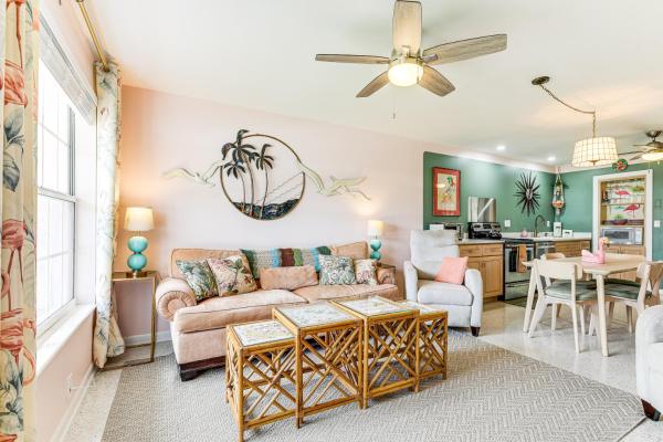 4 Mi to Beaches: Vibrant Stuart Villa w/ Patio