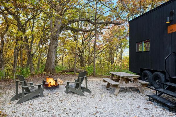 Postcard Cabins Starved Rock, Outdoor Collection by Marriott Bonvoy