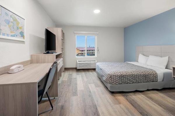 WoodSpring Suites Medford near I-5