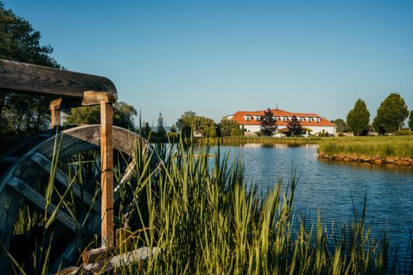 Prachárna Park Hotel Olomouc, Забронировать Отель Оломоуц Haná, рядом с Neredin Cemetry