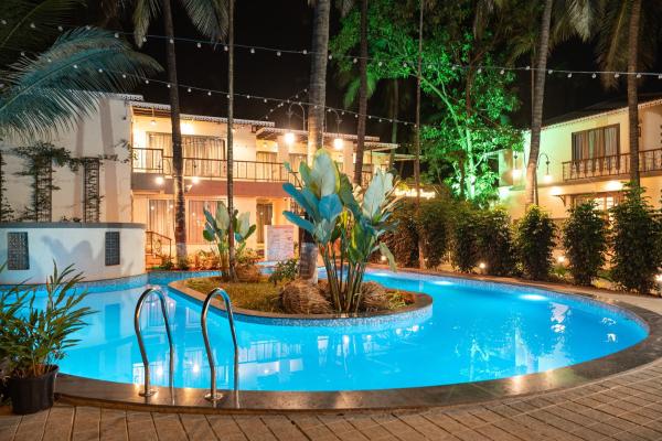 Parkwood Exotica Resort - Alibaug, Забронировать  Отели Chorondpāda с бассейном, Бассейн