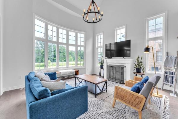 Spacious & New Prince Edward County Villa, Забронировать  Кэринг плэйс Prince Edward County
