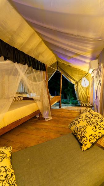 Glamping in the sky and tree house, Забронировать Кемпинг Отели Округа Галле с парковкой, Парковка