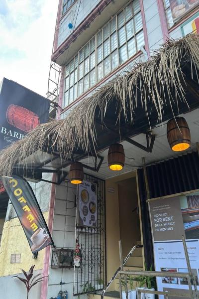 Barelle Hostel, Coffee and Wine Bar, Забронировать  Sampong Ромблон