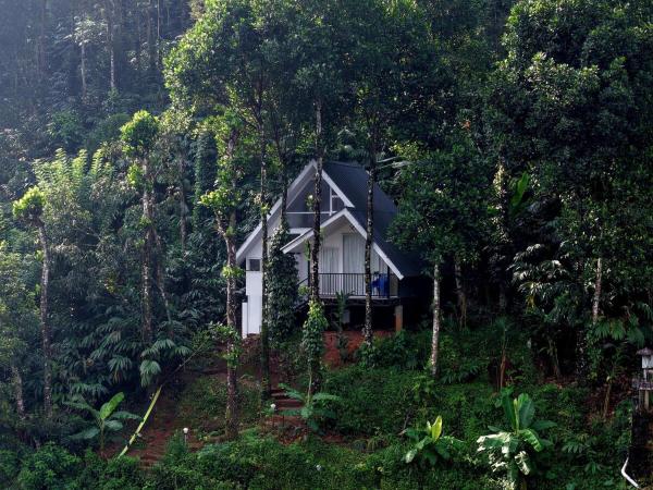 Pepperico Villas- Misty Hills Retreat near Munnar, Забронировать  Отели штата Кералы с парковкой, Парковка