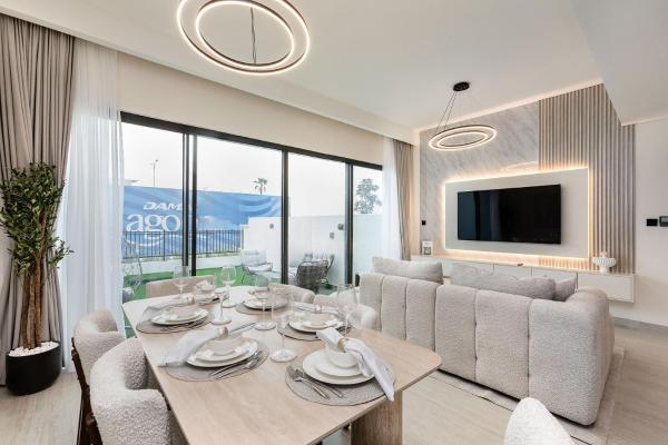 Santorini Damac Lagoons Luxury 3BR Villa Mediterrean Bliss, Забронировать  Отели Дубая с парковкой, Парковка
