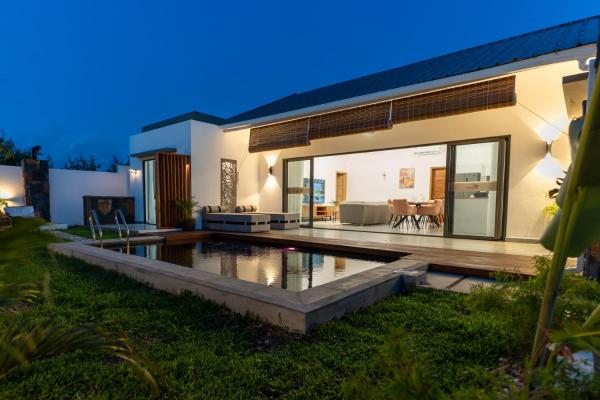 Arama Villa by Swarga Mauritius, Забронировать  Отели Северного побережья Маврикия с бассейном, Бассейн